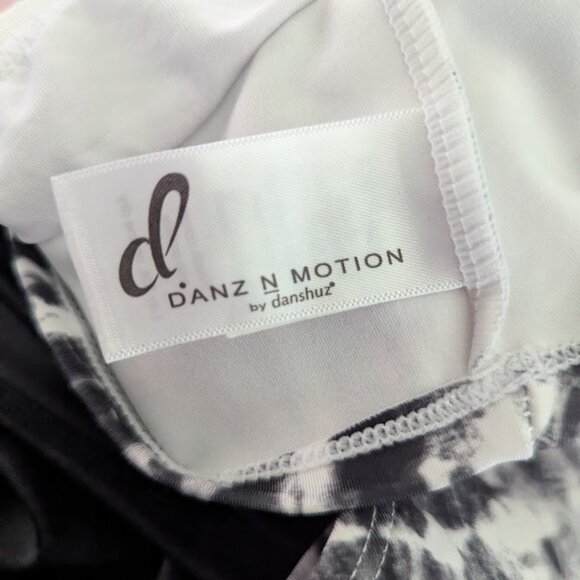 2-Piece Dance Set – Danznmotion Crop Top & Balera Black Mesh Stirrup Leggings - Picture 9 of 12